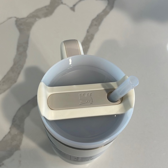 Stanley - 30 oz. CREAM Quencher H2.0 Flowstate Tumbler with Handle - NWT! - Picture 6 of 8